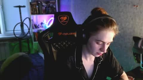 beverly_yay online show from April 2026 05:17:01 PM