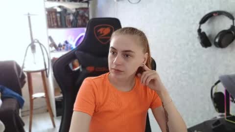 beverly_yay online show from May 2026 07:25:01 AM