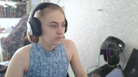 beverly_yay online show from June 2026 06:48:02 AM