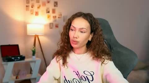 Snapshot of beverlyclub chatting on March 2026 01:48:02 PM Lilly online show from March 2026 01:48:02 PM