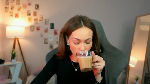 Snapshot of beverlyclub chatting on March 2026 01:38:02 PM Lilly online show from March 2026 01:38:02 PM