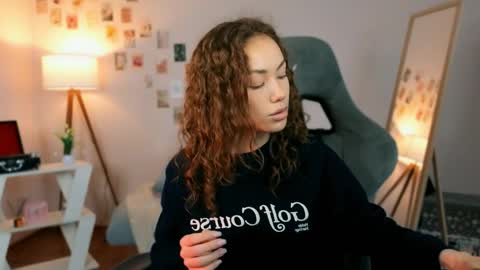 Snapshot of beverlyclub chatting on April 2026 09:18:01 AM Lilly online show from April 2026 09:18:01 AM