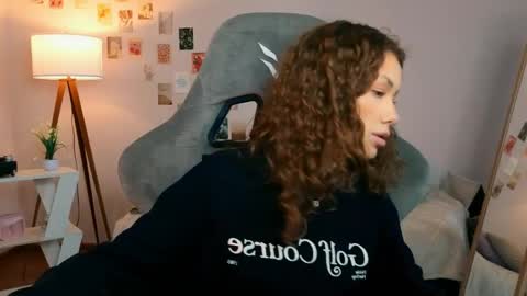 Snapshot of beverlyclub chatting on April 2026 01:11:01 PM Lilly online show from April 2026 01:11:01 PM