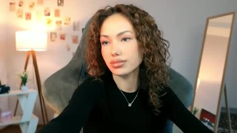 Snapshot of beverlyclub chatting on April 2026 11:49:01 AM Lilly online show from April 2026 11:49:01 AM