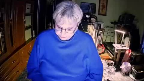 BeverlyCynia online show from November 2025 04:16:02 PM