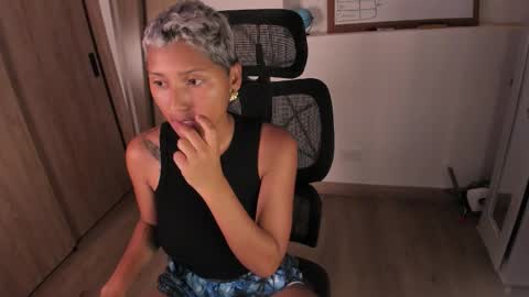 Snapshot of bianca_and_maxwell chatting on January 2026 02:58:02 AM bianca and maxwell online show from January 2026 02:58:02 AM