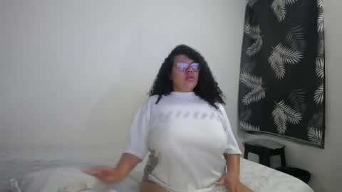 Bianca Tuesday to Sunday from 2am to 6am UTC-5 online show from April 2026 09:20:01 AM