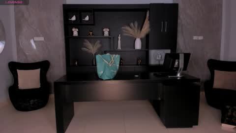 Bianca Pierce online show from December 2025 12:01:01 PM