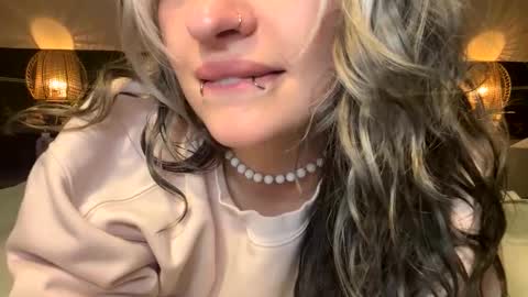 Ellie  online show from April 2026 02:33:01 AM