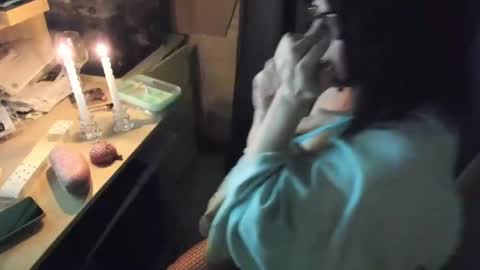 mom online show from January 2025 01:32:01 AM