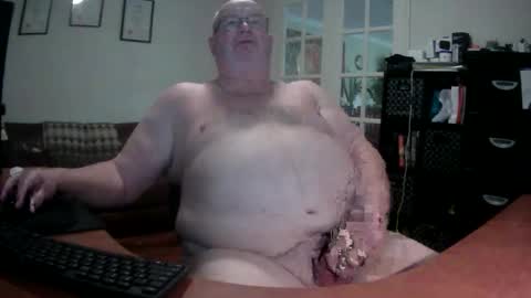 Snapshot of bigaussie5 chatting on April 2026 07:00:01 AM Bigaussie online show from April 2026 07:00:01 AM