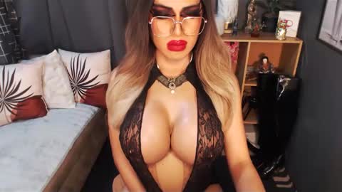 Snapshot of bigbomblhoraine chatting on March 2025 06:34:02 PM Loraine Cruz online show from March 2025 06:34:02 PM