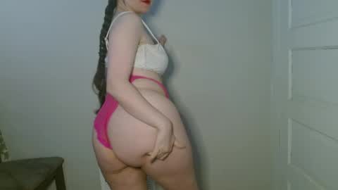 Isabella online show from December 2025 03:50:02 PM