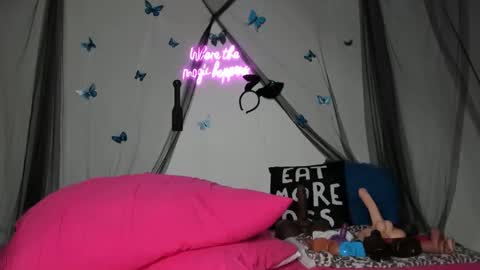 bigbuttsarena online show from January 2025 01:00:01 AM