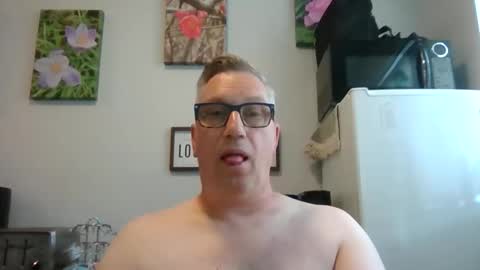 Snapshot of bignhard_69_ chatting on May 2026 05:00:01 PM bignhard_69_ online show from May 2026 05:00:01 PM