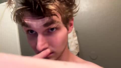 Snapshot of bigskinnyboyshh chatting on December 2024 07:57:01 PM bigskinnyboyshh online show from December 2024 07:57:01 PM