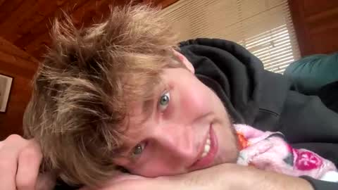 Snapshot of bigskinnyboyshh chatting on November 2025 08:18:01 PM bigskinnyboyshh online show from November 2025 08:18:01 PM