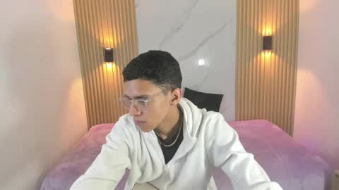 Sam online show from December 2025 12:03:02 PM