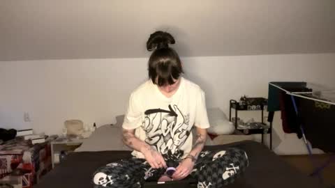 Mia online show from May 2026 08:22:01 AM