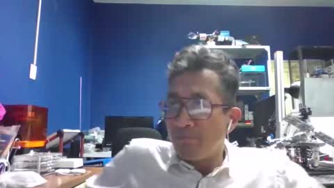 Manu O online show from May 2026 10:40:02 PM