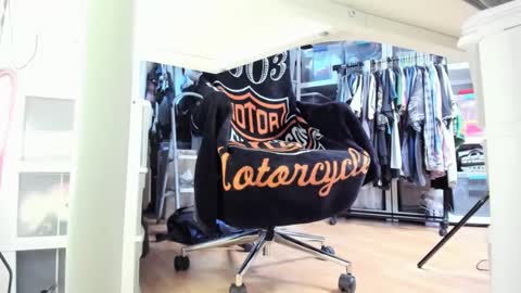 bisexualjay online show from September 2025 01:48:02 PM