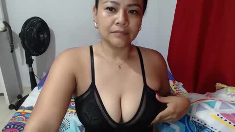 Snapshot of bitch_mommy_x chatting on October 2025 07:08:01 AM I am everything. Your highness queen goddess mistress god daddy mommy boss master. you will address me as such online show from October 2025 07:08:01 AM