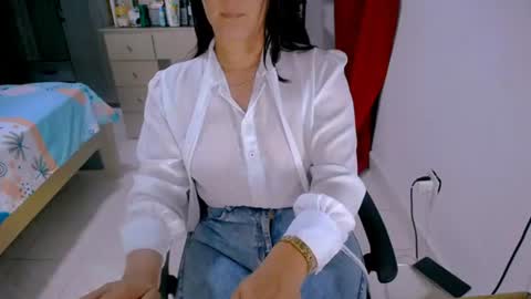 Snapshot of bittermomxxx chatting on June 2026 04:50:01 PM bittermomxxx online show from June 2026 04:50:01 PM
