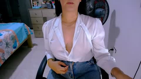 Snapshot of bittermomxxx chatting on June 2026 03:27:01 PM bittermomxxx online show from June 2026 03:27:01 PM