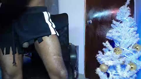 Snapshot of black_diamond_t chatting on December 2024 04:30:02 PM Black Diamond online show from December 2024 04:30:02 PM