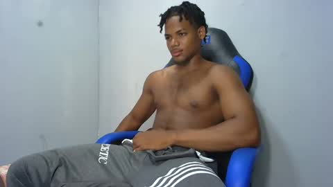 Snapshot of black_dicck chatting on May 2026 04:45:01 PM tu morenito online show from May 2026 04:45:01 PM