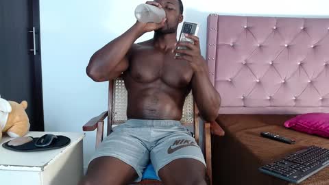 Snapshot of blacknikes chatting on December 2024 07:33:01 PM Twtter 1MikeBeckford Onlyfns beckfordmike online show from December 2024 07:33:01 PM