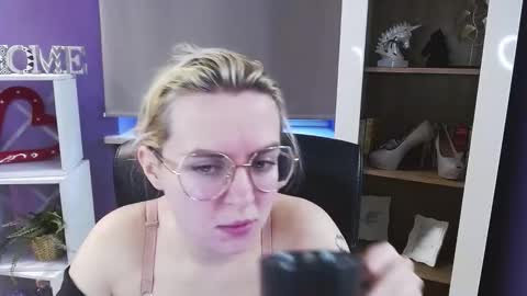 Z O E Y online show from March 2026 06:20:02 AM