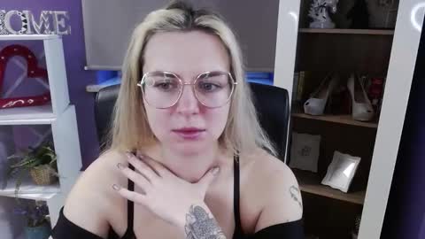 Z O E Y online show from March 2026 05:44:01 AM