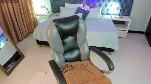 blair_red_ online show from April 2026 12:06:02 PM