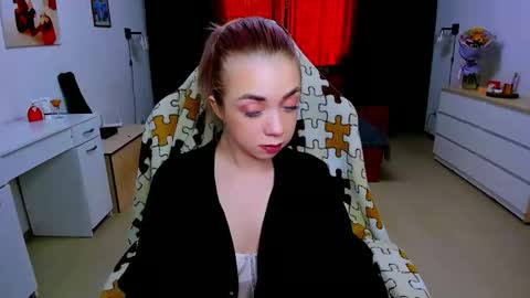 Nicole online show from February 2025 09:15:01 AM