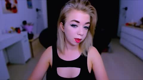 Nicole online show from September 2025 12:43:02 PM