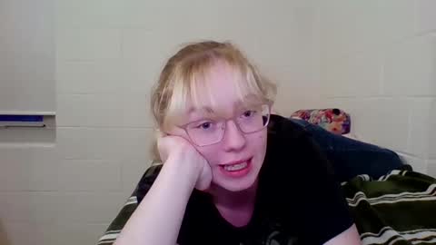 Snapshot of blonde_katie chatting on February 2025 10:11:01 PM Katie online show from February 2025 10:11:01 PM