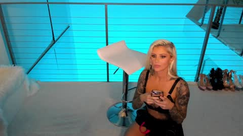 Snapshot of blonde_riderxxx chatting on January 2025 05:17:02 AM Blonde Rider online show from January 2025 05:17:02 AM