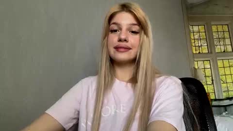 Evelina online show from November 2025 08:33:02 AM