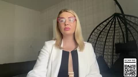 Snapshot of blondie_xoxoxo chatting on June 2026 08:34:02 AM blondie_xoxoxo online show from June 2026 08:34:02 AM