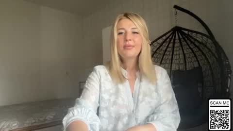 Snapshot of blondie_xoxoxo chatting on June 2026 07:32:02 AM blondie_xoxoxo online show from June 2026 07:32:02 AM