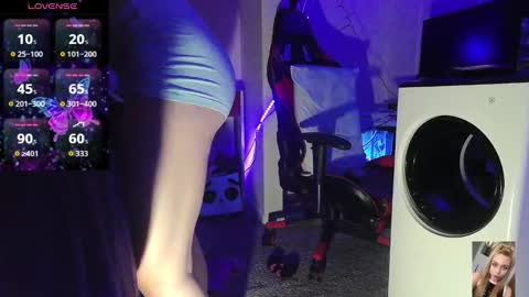 Snapshot of blondiebubblebooty chatting on February 2026 04:54:01 PM Bubbles online show from February 2026 04:54:01 PM