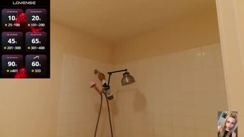 Snapshot of blondiebubblebooty chatting on February 2026 04:09:02 AM Bubbles online show from February 2026 04:09:02 AM