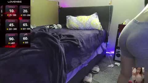 Snapshot of blondiebubblebooty chatting on February 2026 07:43:02 AM Bubbles online show from February 2026 07:43:02 AM