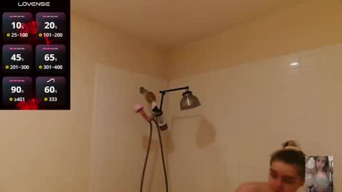 Snapshot of blondiebubblebooty chatting on February 2026 03:26:01 AM Bubbles online show from February 2026 03:26:01 AM