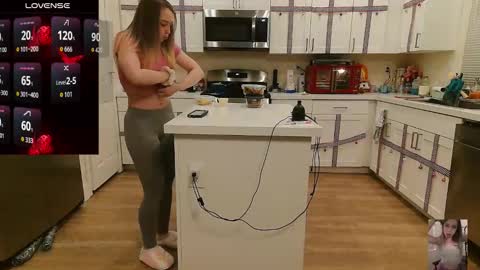 Snapshot of blondiebubblebooty chatting on March 2026 07:15:01 AM Bubbles online show from March 2026 07:15:01 AM