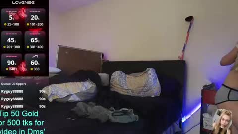 Snapshot of blondiebubblebooty chatting on June 2026 02:13:02 AM Bubbles online show from June 2026 02:13:02 AM