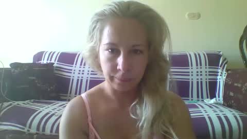 Snapshot of blondiepam23 chatting on May 2026 07:27:02 AM BlondiePam online show from May 2026 07:27:02 AM