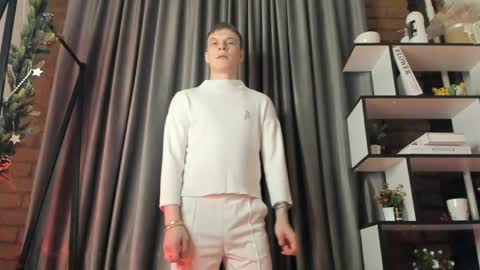 Snapshot of blondvibe chatting on April 2026 08:31:01 PM Alik online show from April 2026 08:31:01 PM