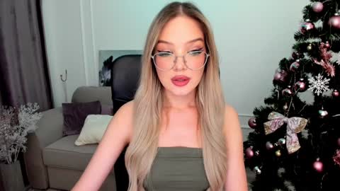 Sophia online show from January 2025 01:42:02 AM